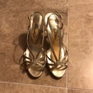 Women heels in gold sequence size 6